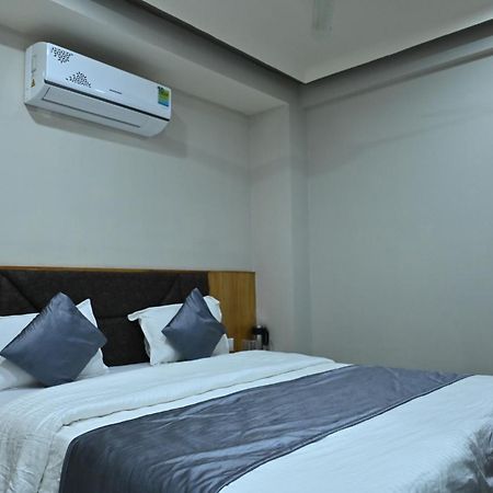 Hotel Sury Villa Ahmedabad Eksteriør billede