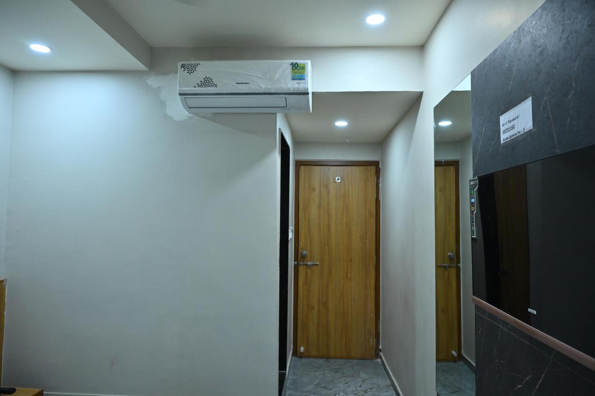 Hotel Sury Villa Ahmedabad Eksteriør billede