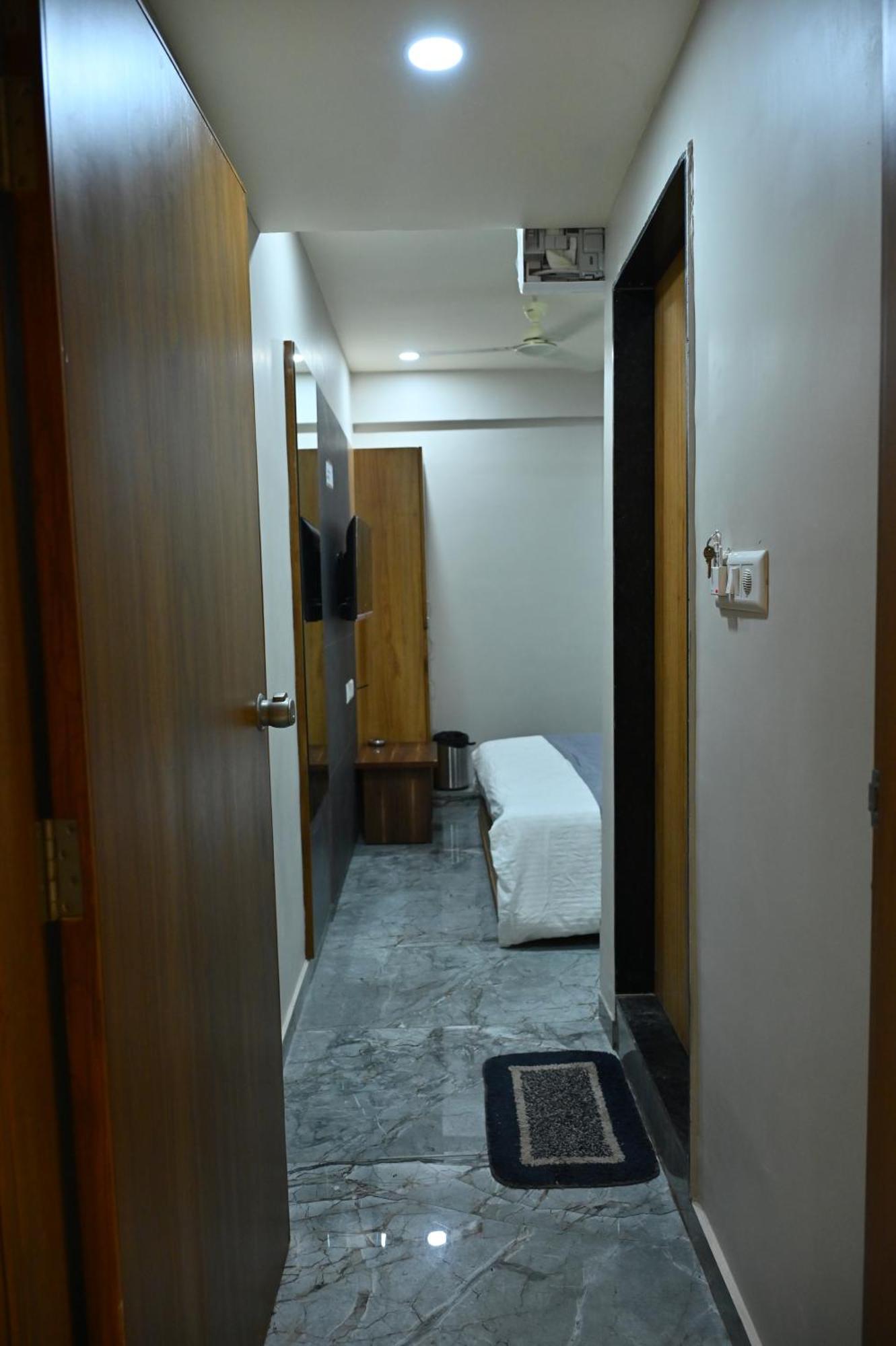 Hotel Sury Villa Ahmedabad Eksteriør billede