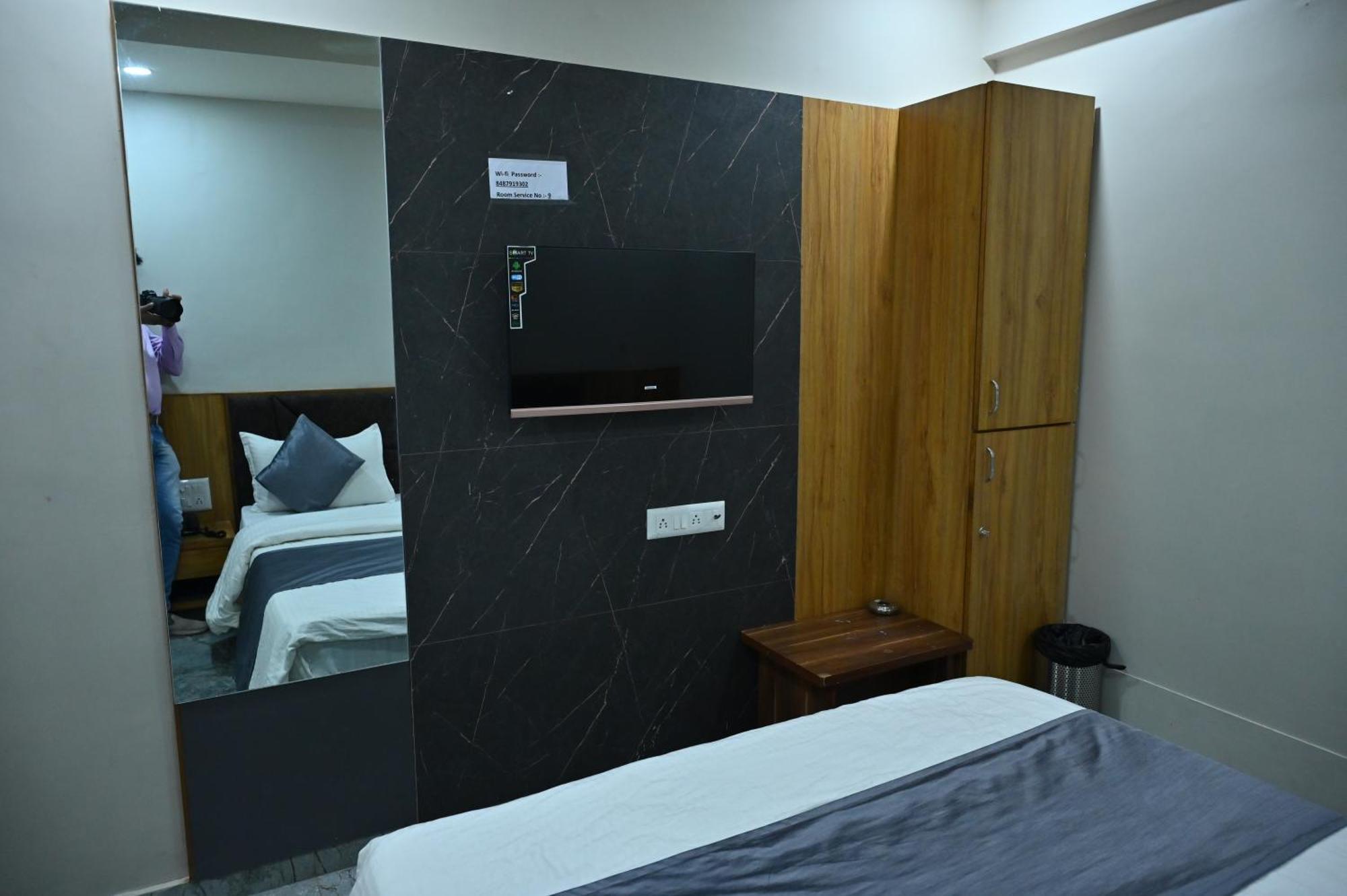 Hotel Sury Villa Ahmedabad Eksteriør billede