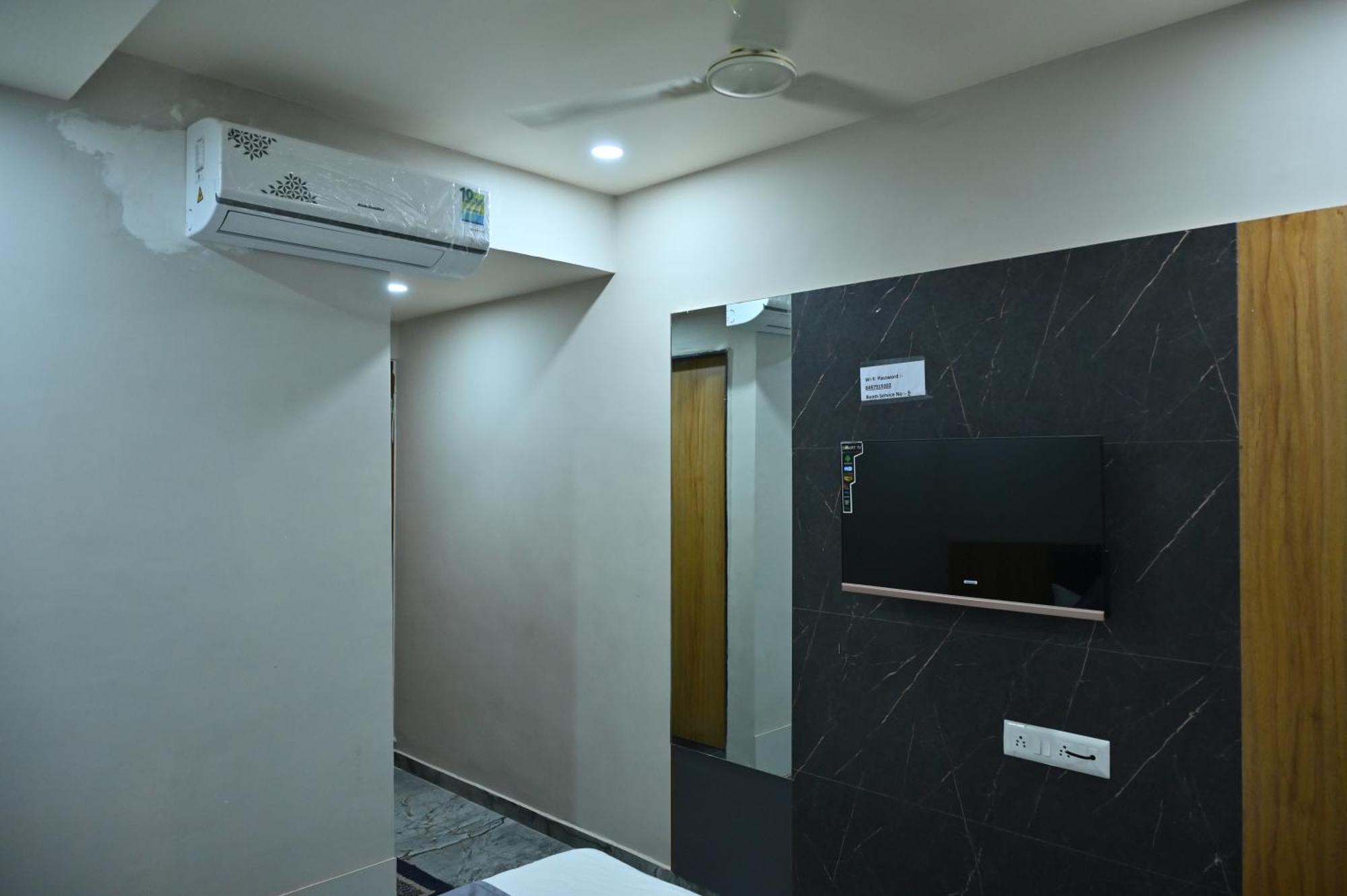 Hotel Sury Villa Ahmedabad Eksteriør billede