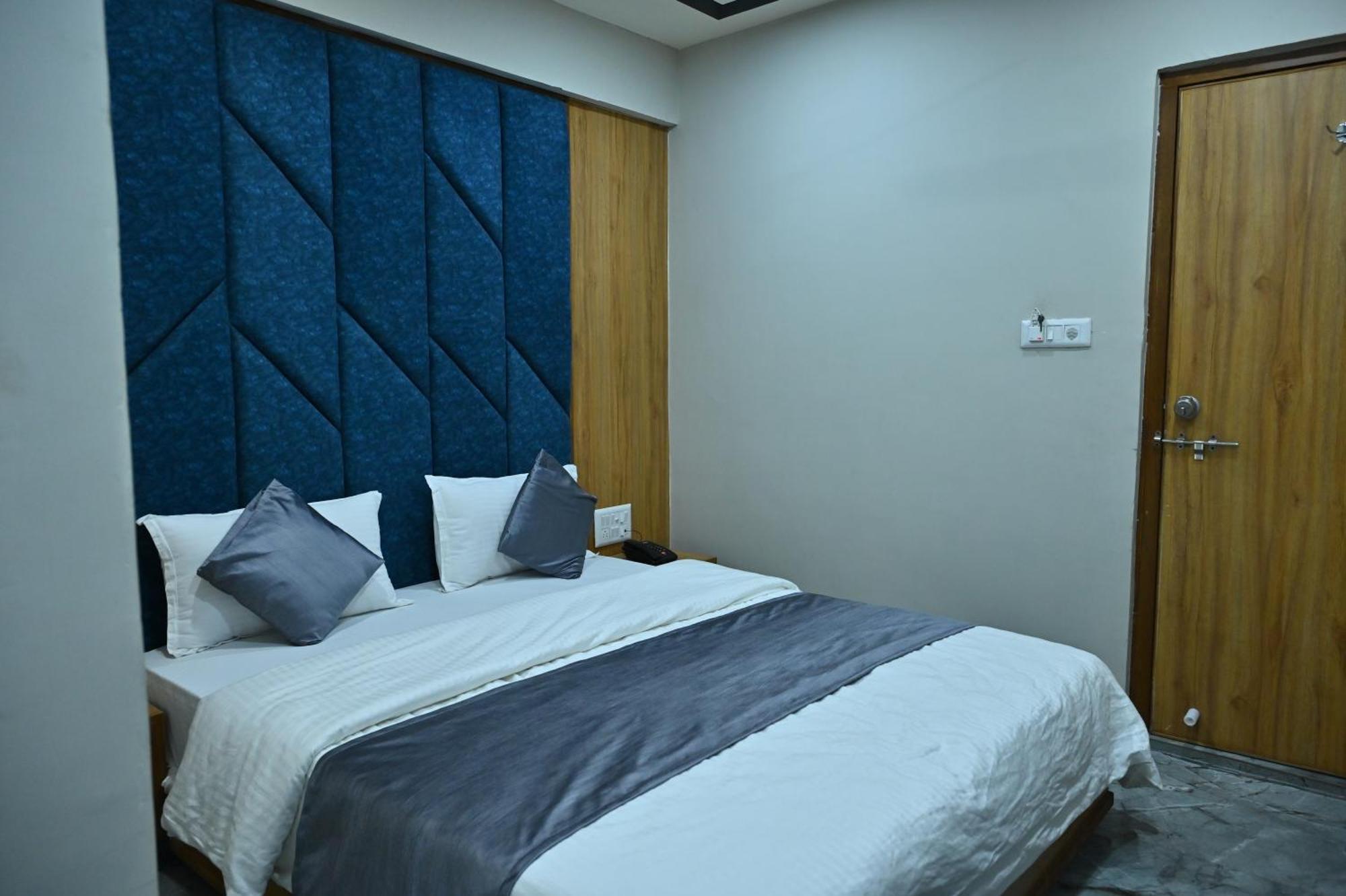 Hotel Sury Villa Ahmedabad Eksteriør billede