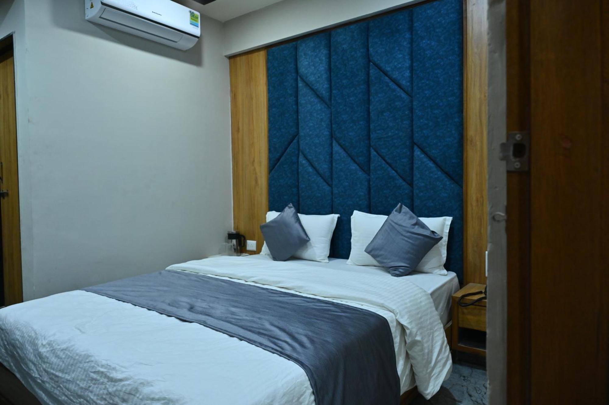 Hotel Sury Villa Ahmedabad Eksteriør billede