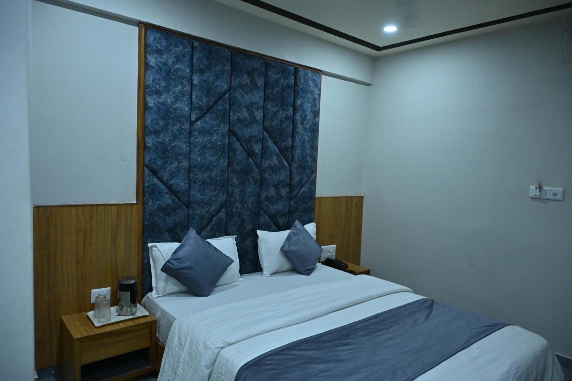 Hotel Sury Villa Ahmedabad Eksteriør billede