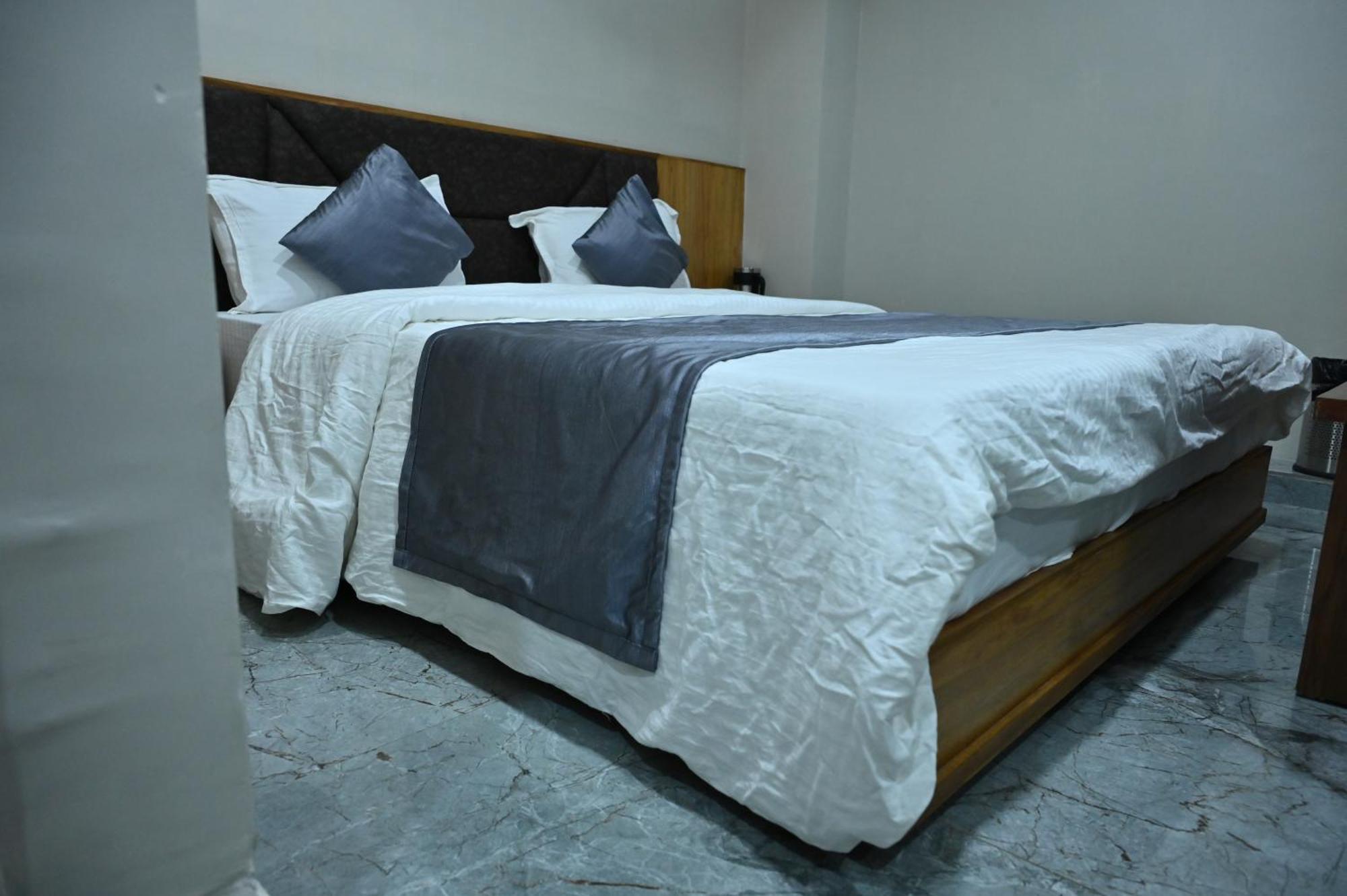 Hotel Sury Villa Ahmedabad Eksteriør billede